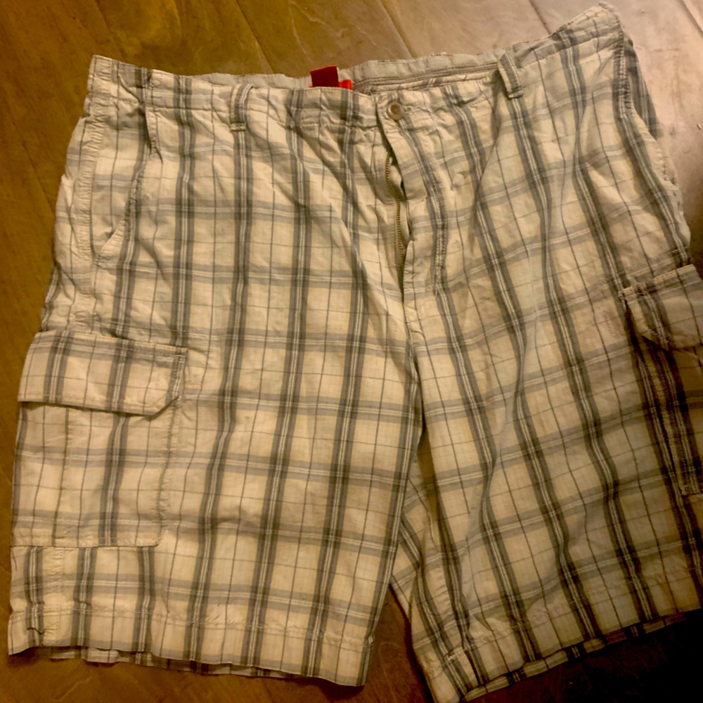 Men’s Size 40 Izod Green/Tan Plaid Shorts